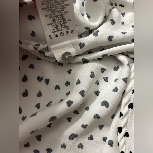 Heart Print black and white blouse - Picture 2 of 6
